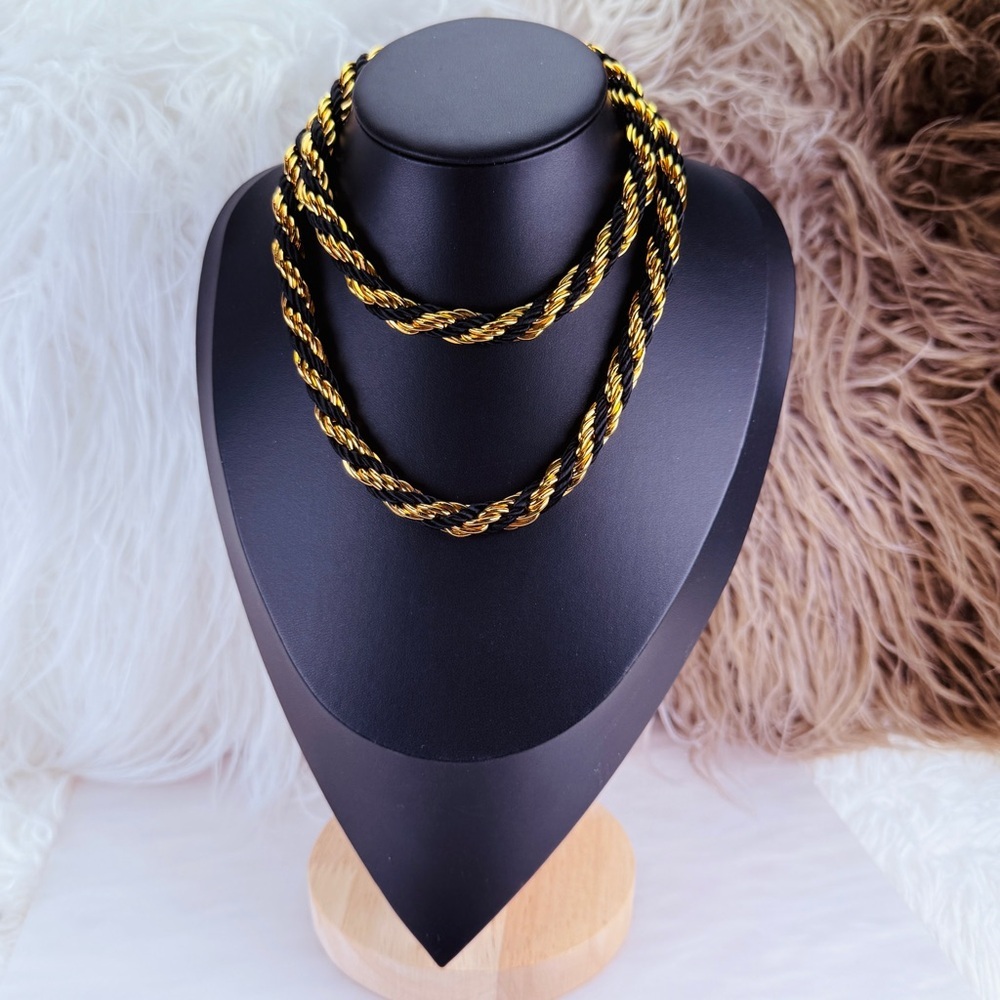 Gorgeous vintage Goldton and Black Twisted Rope Necklace - Picture 5 of 11